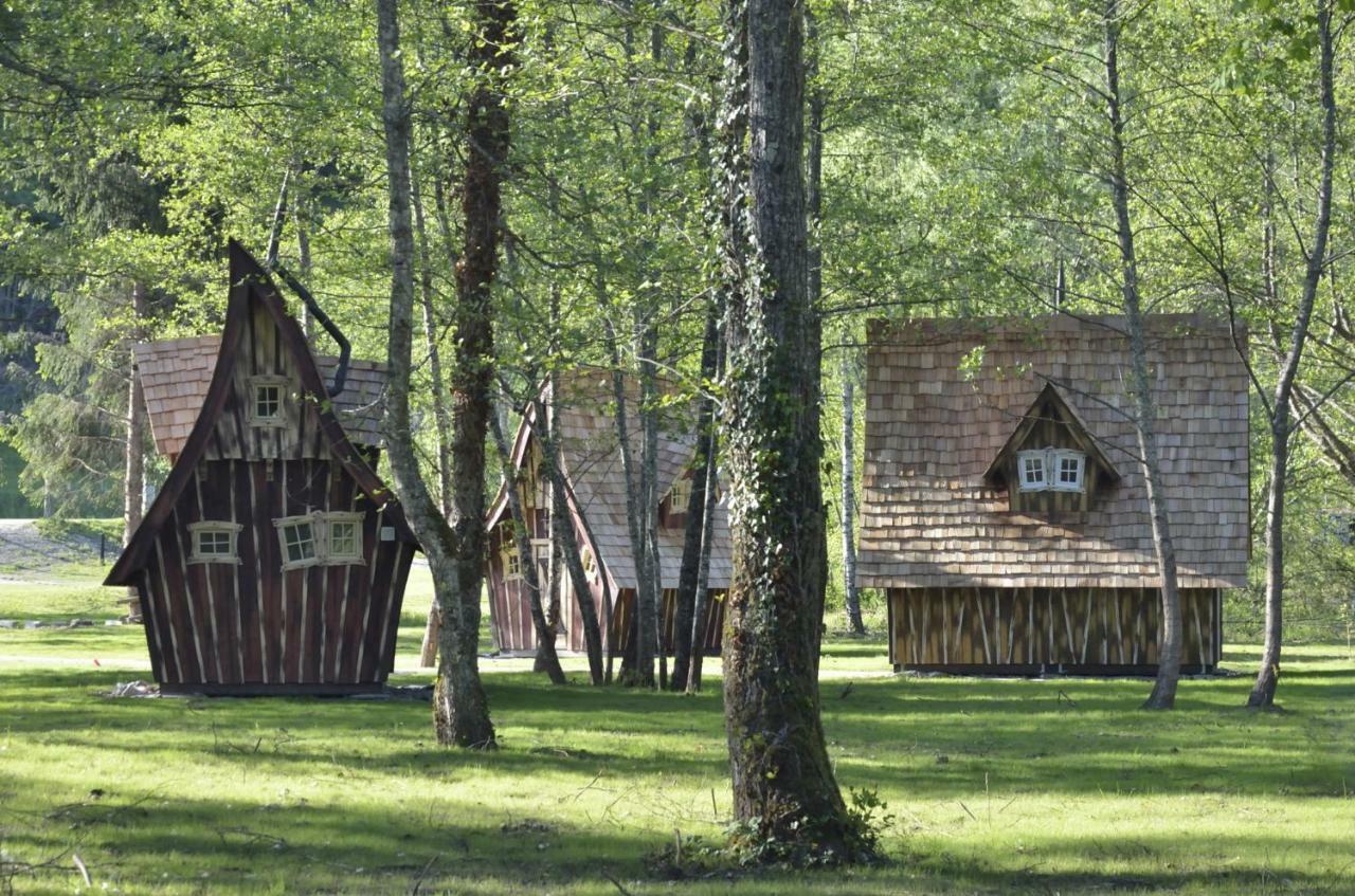 Les Lodges Du Lac Saint-Alban-de-Montbel Exterior foto